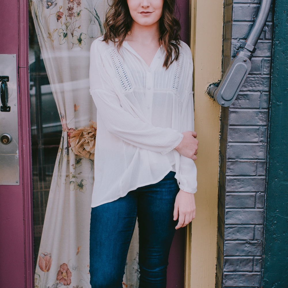 white long sleeved blouse - Picture 1 of 3